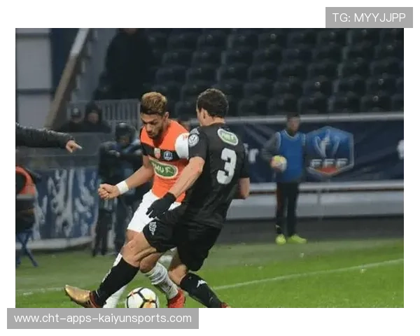 里昂3比2绝杀里尔，拉卡泽特接队友斜传抢点